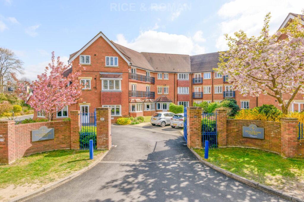 luxury retirement property fullerton court teddington